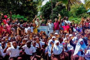 Lalji foundation with Chanzuru villagers in front of a shallow well project